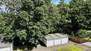 Blick auf den Garagenhof