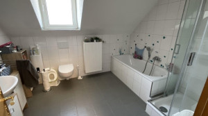 Badezimmer linke Wohnung
