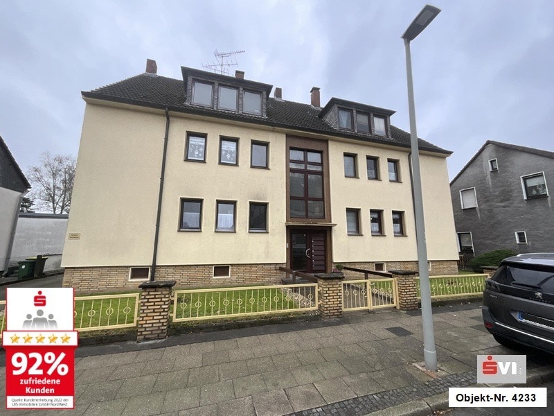 Freistehendes 6-Familienhaus mit 6 Garagen und großem Grundstück als Kapitalanlage in OB-Dümpten