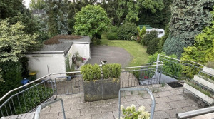 Blick auf Garagenhof