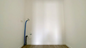 Abstellraum mit Waschmaschinenanschluss