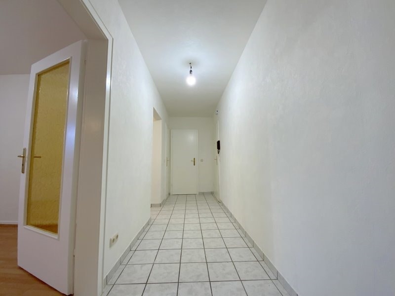Gut aufgeteilte 2,5-Zimmer-Dachgeschosswohnung im gepflegten 3-Parteienhaus in Oberhausen-Styrum - Foto 3