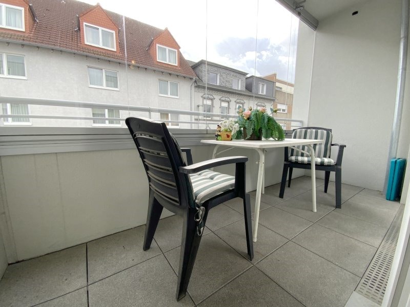 Moderne 2-Zimmer-Wohnung mit Aufzug und Loggia in Oberhausen-Mitte - Photo 3